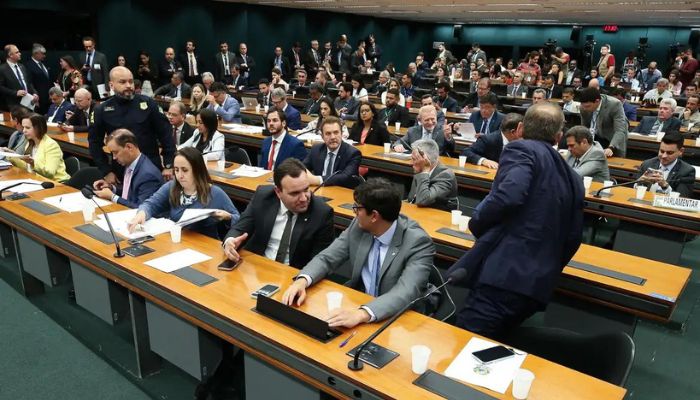 Comissão do Congresso aprova relatório do orçamento de 2024